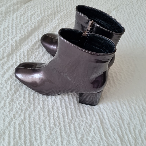 TINSTREE Women Mid Heel Booties Ankle Metalic Gray Sz 8 - Picture 7 of 16